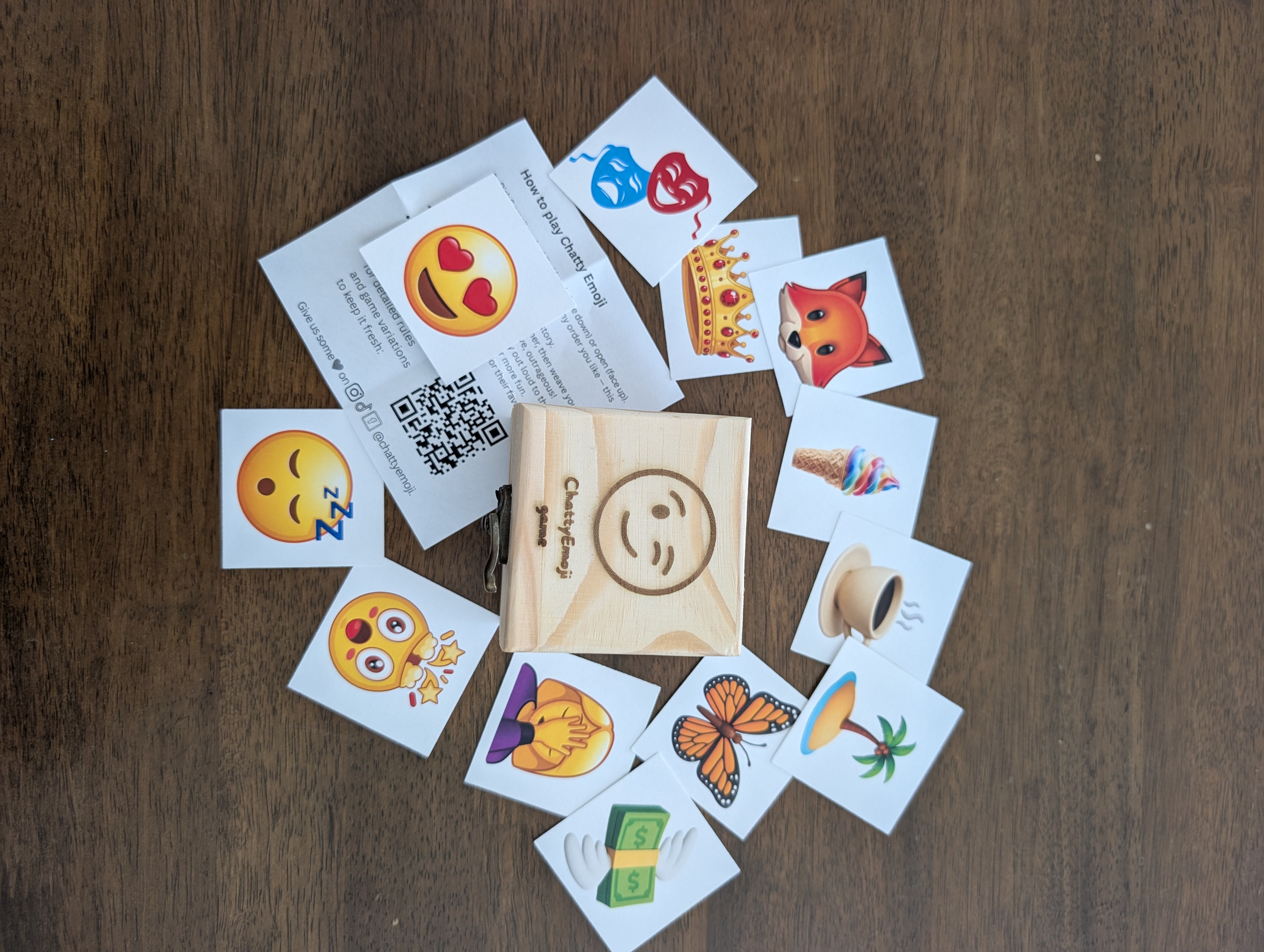 Chatty Emoji complete game set — wooden box with 12 emoji cards